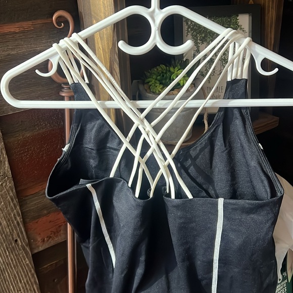 Yelete performance wear size L/Xlg - Picture 3 of 5